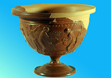 アレッツォ陶器「踊り子が描かれたサンゴ色の壺」