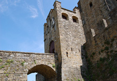 防備された城の塔